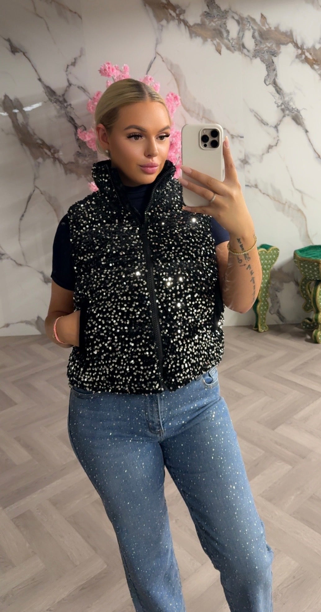 De kunst van mixen en matchen: Stijlvolle outfitcombinaties bij Queens Wardrobe