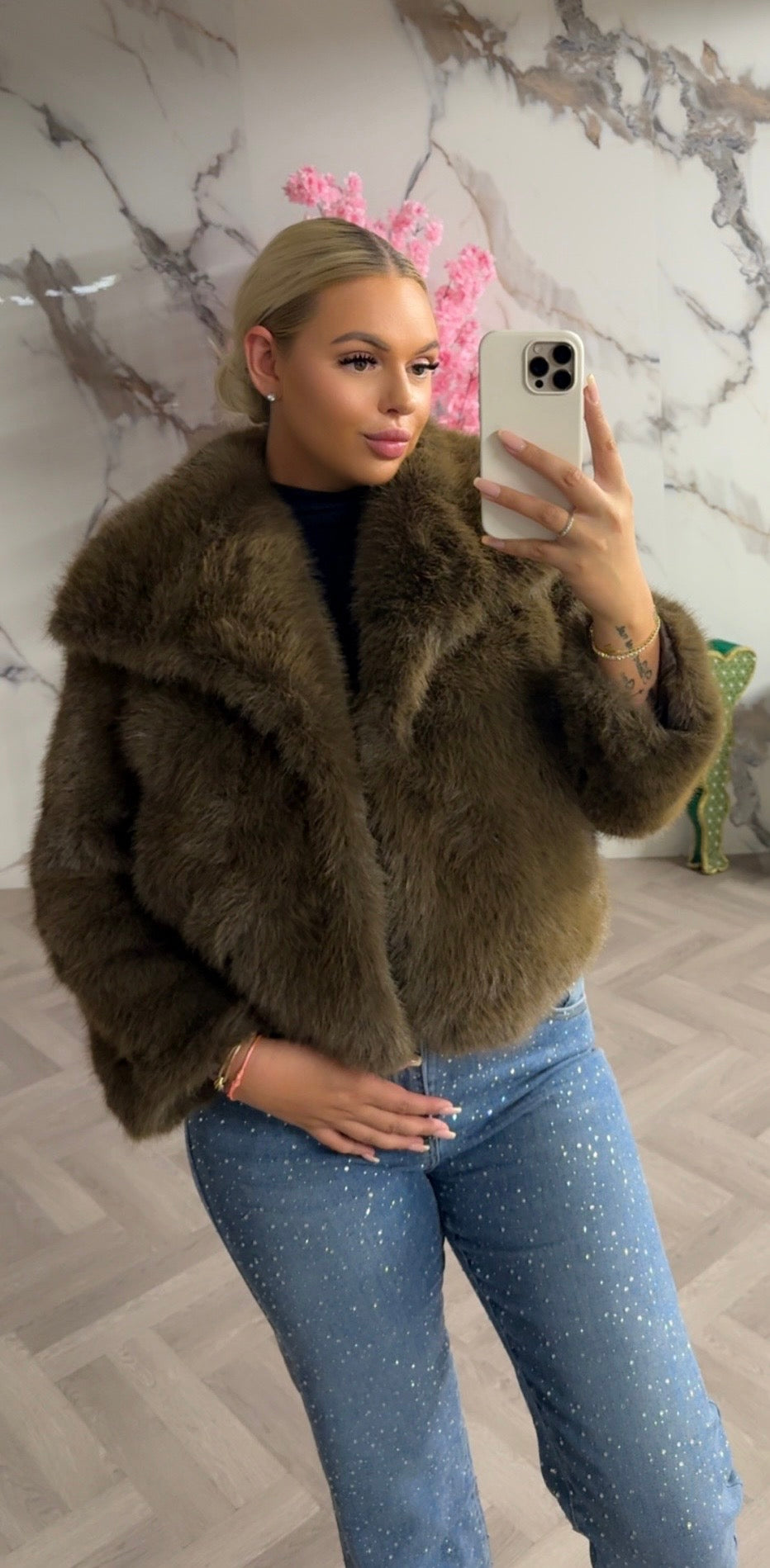 Stijlvol de seizoenen door: Ontdek de nieuwste trends bij Queens Wardrobe